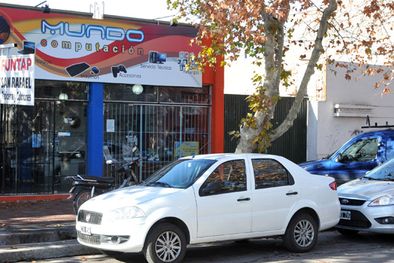 MDZol | El negocio que sufrió el atraco, en pleno centro. Foto: Mediamza.com