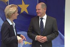 Ursula von der Leyen y Olaf Scholz trabajan en conjunto Foto: Youtube.