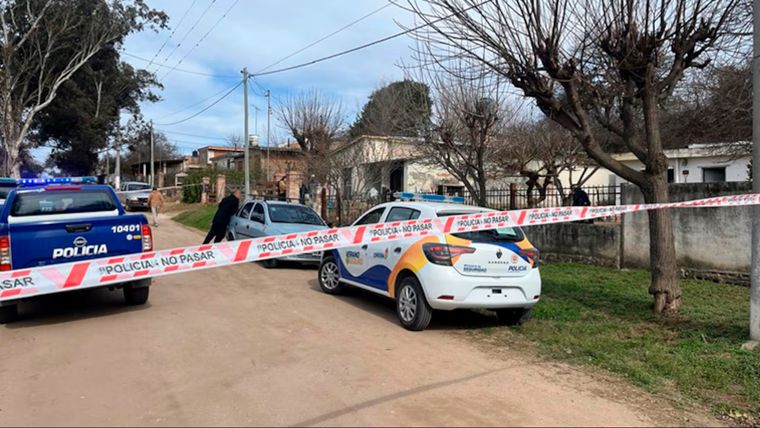 Los investigadores no descartan ninguna línea, aunque los indicios apuntan a un posible asalto violento que derivó en el crimen del curandero en Villa Los Aromos, Córdoba.