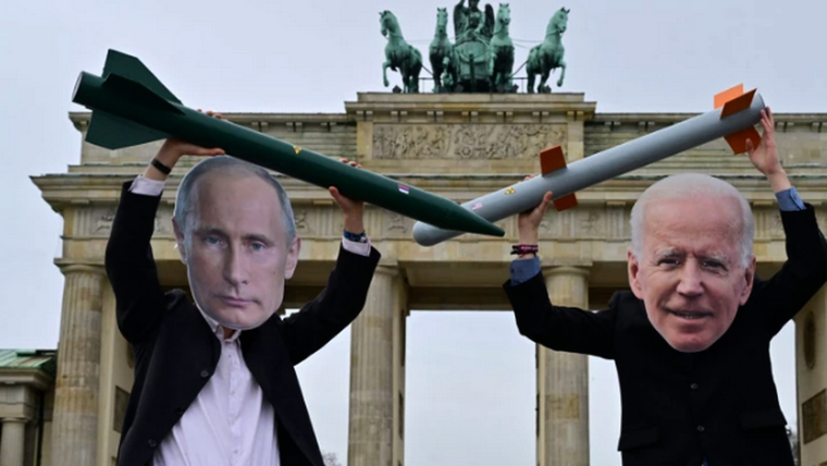 Putin, Biden y las armas nucleares. Foto: FPolicy.