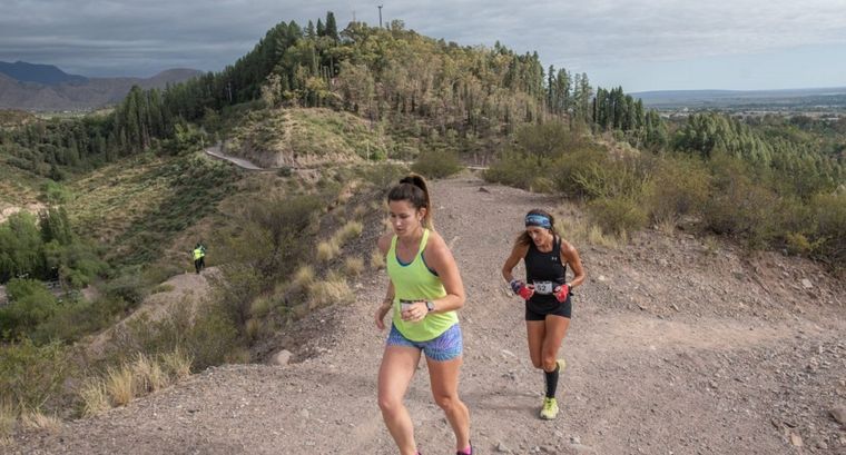 La carrera recorre senderos de la montaña local Foto: Ciudad de Mendoza