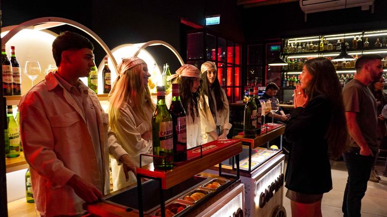 Algunos eligieron el rosso, otros el bianco.. y no faltó el que prefirió uno de cada uno. Algunos eligieron el rosso, otros el bianco.. y no faltó el que prefirió uno de cada uno.