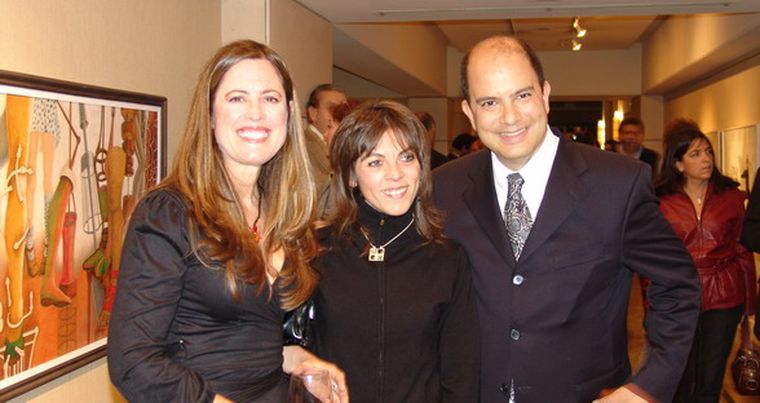 Magdalena Benegas junto a Cecilia Romera -curadora de la muestra- y Daniel Dolatre -gerente de Park Hyatt-. Foto: MDZ
