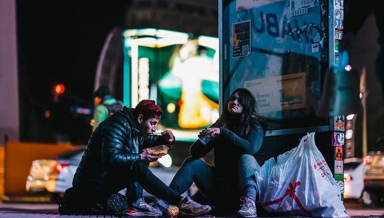 Cada vez hay más personas jóvenes en situación de calle. Foto: EFE
