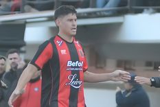 Facundo Pons, delantero de Defensores de Belgrano del Ascenso, vivió un hecho insólito. Foto: @DefeWeb