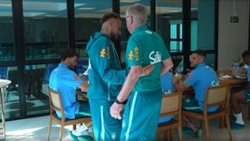 En la intimidad el plantel, Neymar tuvo un afectuoso saludo con Ancelotti y con varios de sus compañeros. En la intimidad el plantel, Neymar tuvo un afectuoso saludo con Ancelotti y con varios de sus compañeros.
