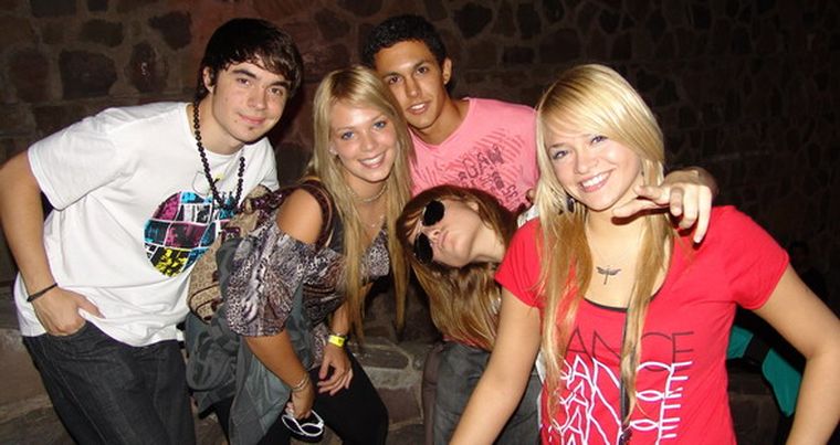 Maurito, Majo, Gabriel, Jimena y Daniela, con su mejor pose para lograr la portada de la nota. Foto: MDZ