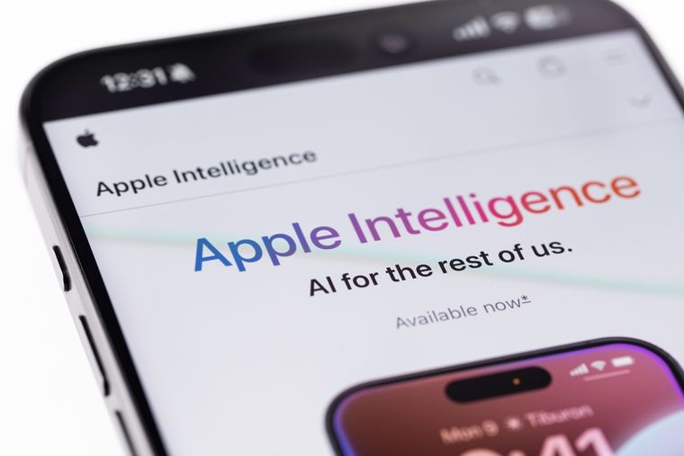 Apple trabaja en funciones que permitirán a Siri procesar texto e imágenes gracias a la IA. Apple trabaja en funciones que permitirán a Siri procesar texto e imágenes gracias a la IA.