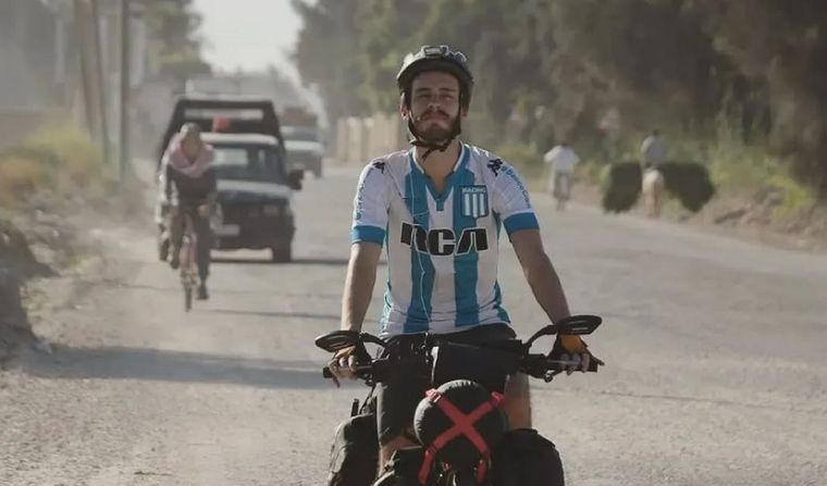 En 2017, Agustín recorrió 13.000 km en bicicleta, desde El Cairo hasta la Ciudad del Cabo.
