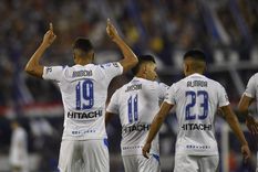 velez cerro el domingo con una victoria clave ante argentinos