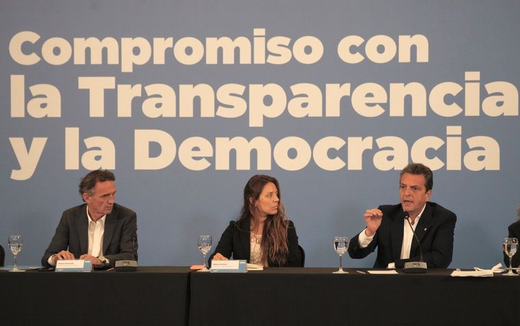 Massa Massa habló con representantes de ONGs sobre su política de transparencia. Crédito: Prensa Massa Foto: Prensa Massa