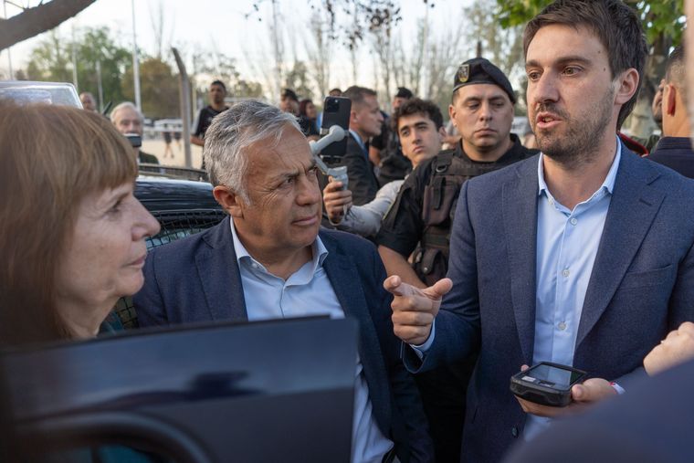 Leandro Biskupovich, junto al gobernador Alfredo Cornejo y la ex ministra de Seguridad de la Nación, Patricia Bullrich. Leandro Biskupovich, junto al gobernador Alfredo Cornejo y la ex ministra de Seguridad de la Nación, Patricia Bullrich.