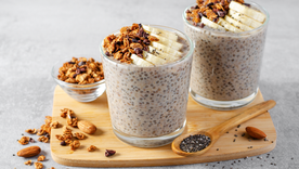 La receta de chia pudding mejora su textura cuanto más tiempo reposa en frío.