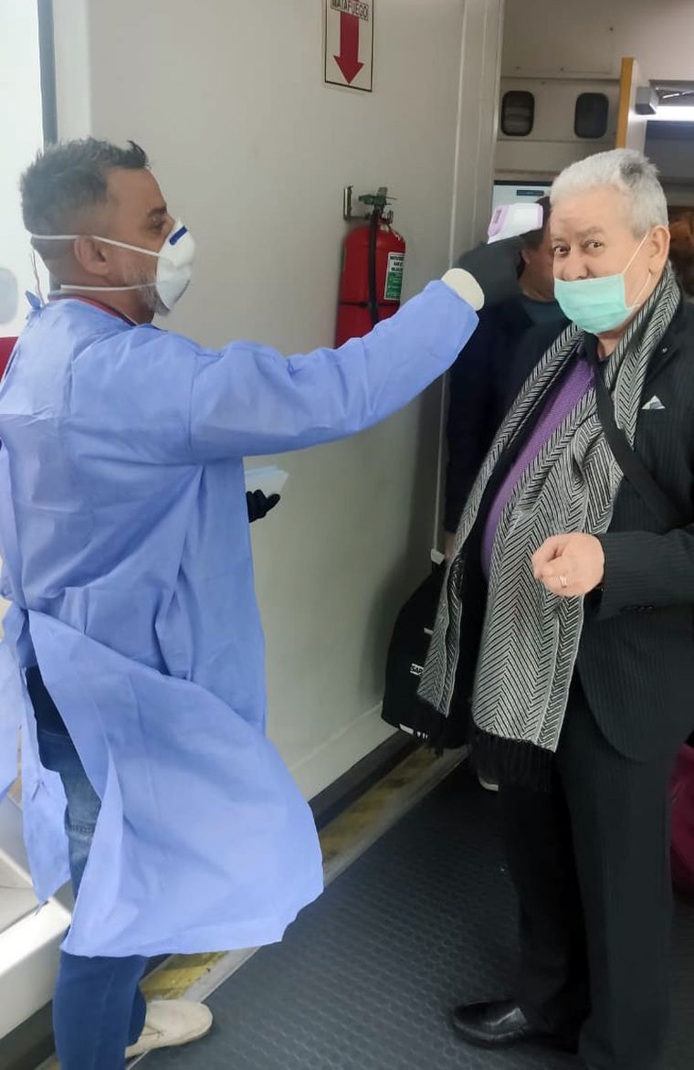 Los controles del coronavirus en Ezeiza. Foto: Télam