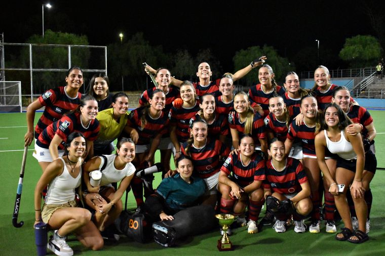Los Tordos se consagró campeón de la Copa de Honor en el hockey sobre césped femenino. Foto: AMH