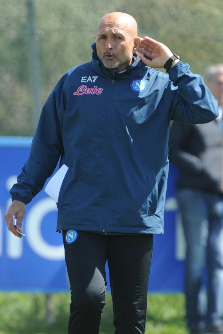 El DT del Napoli volvió a referirse a la figura del DT español. Foto: EFE
