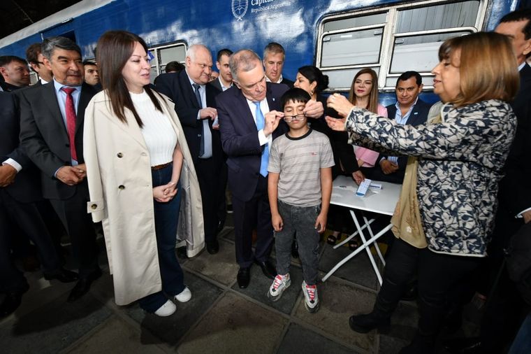 Sandra Pettovello y Osvaldo Jaldo en la presentación del tren sociosanitario en Tucumán Foto: X/@OsvaldoJaldo
