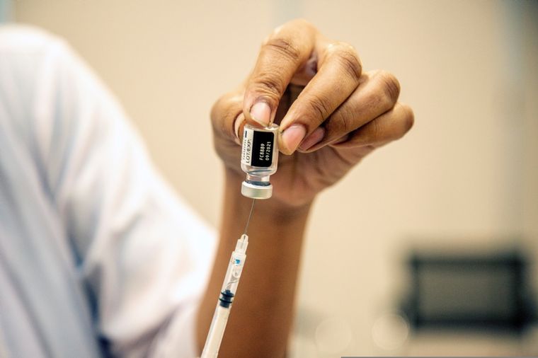 Llegan a Argentina más vacunas del laboratorio Pfizer Foto: EFE