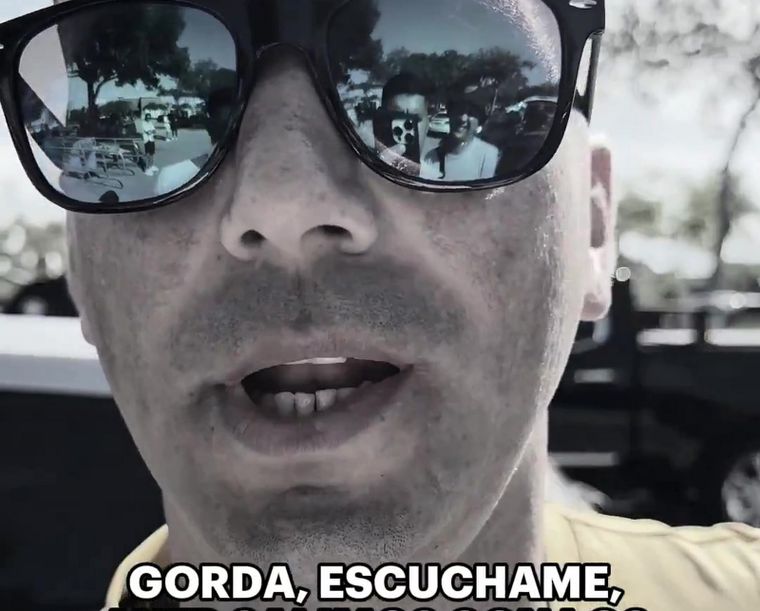 En Miami, Emiliano se animó a aceptar el desafío que le propuso TyC Sports y se llevó su camiseta de Boca en la previa del duelo ante Bayern Múnich. 