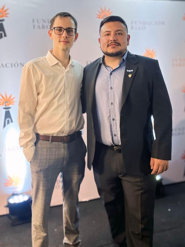 Jonathan Naselli, el conductor del Frente de Estudiantes Liberales, junto a Lucas 'Sagaz' Luna. Jonathan Naselli, el conductor del Frente de Estudiantes Liberales, junto a Lucas 'Sagaz' Luna.