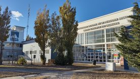 Un estudiante resultó herido con un arma blanca tras ser agredido por un miembro del personal de la Universidad de la Patagonia en la ciudad de Río Gallegos. Un estudiante resultó herido con un arma blanca tras ser agredido por un miembro del personal de la Universidad de la Patagonia en la ciudad de Río Gallegos.