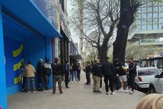 El oficialismo, que conduce Maximiliano Abad, denunció la llegada de una patota al Comité Provincia. Foto: MDZ El oficialismo, que conduce Maximiliano Abad, denunció la llegada de una patota al Comité Provincia. Foto: MDZ