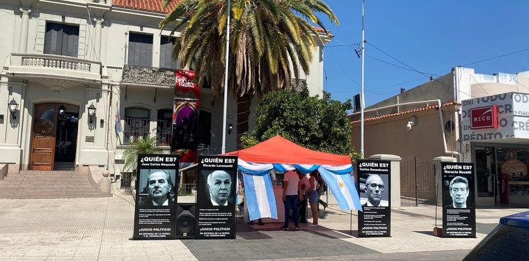 El gobernador escracha jueces de la Corte.