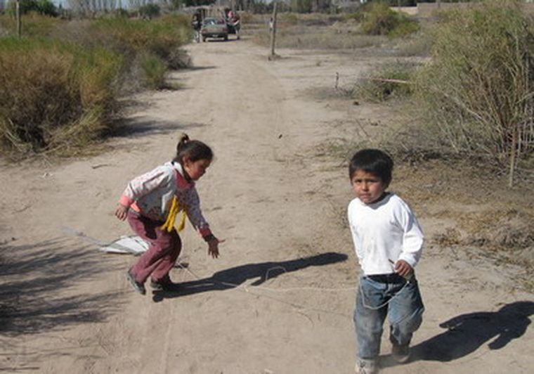 Un objetivo es que quienes no tiene trabajo puedan tener una ayuda mensual por hijo.