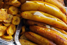 Sabor latino en tu mesa: descubre la magia de los plátanos con queso Foto: Mui Kitchen