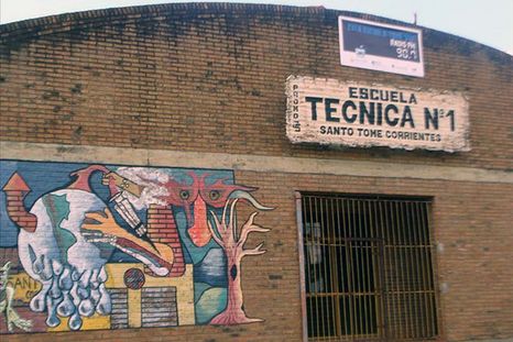 La directora de una escuela técnica de Santo Tomé, en Corrientes, denunció que detectó un chat de alumnos que planeaban un tiroteo contra los docentes. La directora de una escuela técnica de Santo Tomé, en Corrientes, denunció que detectó un chat de alumnos que planeaban un tiroteo contra los docentes.