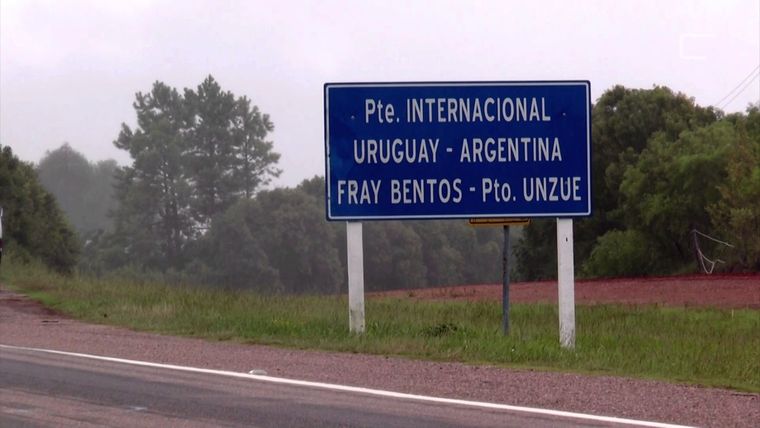 La frontera no solo genera problemas por la importación ilegal, sino también por los uruguayos que vienen a comprar acá en lugar de su país Foto: Informe Digital