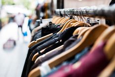 A raíz de la pandemia, las ferias de ropa usada y de estilo vintage se hicieron más populares y alcanzó a un público joven.Foto: Unsplash Foto: Archivo MDZ