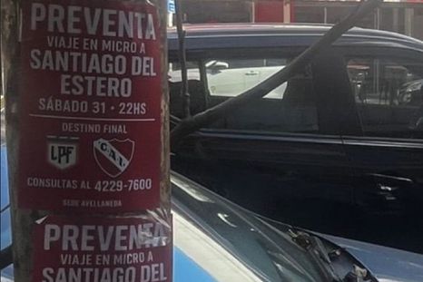 Los memes apuntaron a estos carteles que salieron en la previa de la semifinal del Rojo ante Huracán. ¿Habrán sido los hinchas de Racing? Foto: Redes