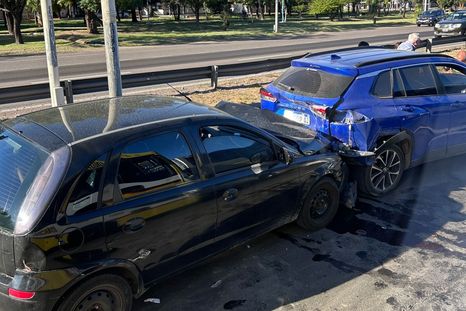 En el Acceso Este hay un choque entre dos autos En el Acceso Este hay un choque entre dos autos