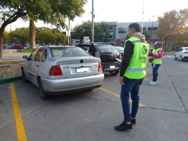 El estacionamiento medido en Godoy Cruz será digital a través de código QR. Foto: Mercedes Gómez/ MDZ
