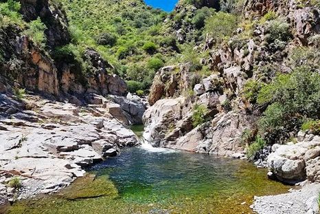 Los remansos de este pueblo de San Luis se volvieron uno de los refugios más buscados del verano. Los remansos de este pueblo de San Luis se volvieron uno de los refugios más buscados del verano.
