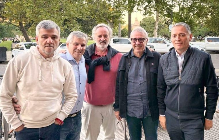 De la Torre y Gray no quisieron formar parte de Somos Buenos Aires. Uno porque no compartía que se metieran De la Torre y Gray no quisieron formar parte de Somos Buenos Aires. Uno porque no compartía que se metieran