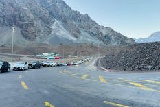 Se registran demoras de más de 3 horas para cruzar a Chile. Foto: Osvaldo Valle Se registran demoras de más de 3 horas para cruzar a Chile. Foto: Osvaldo Valle