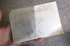 su papa le dio una carta de navidad de hace 20 anos con una sorpresa