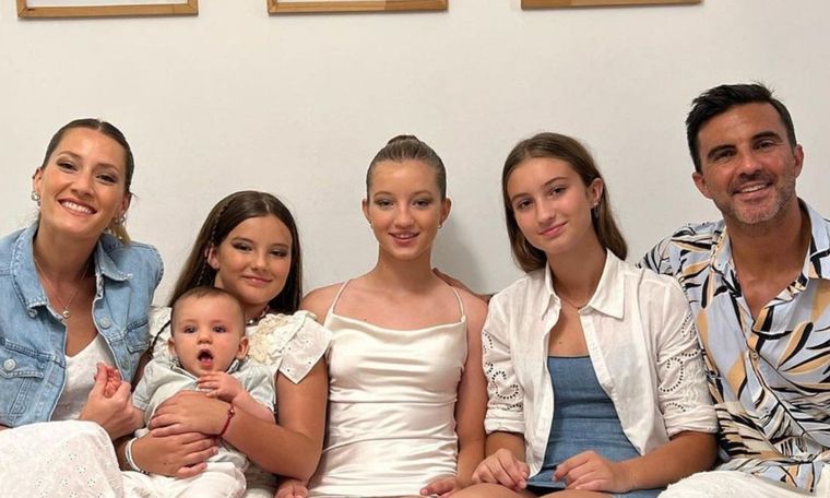 Indiana, Allegra y Sienna se fueron de vacaciones con Mica Viciconte, Luca y Fabián Cubero La familia del ex futbolista y la influencer armó las valijas para este fin de semana largo Foto: @fabiancuberooficial
