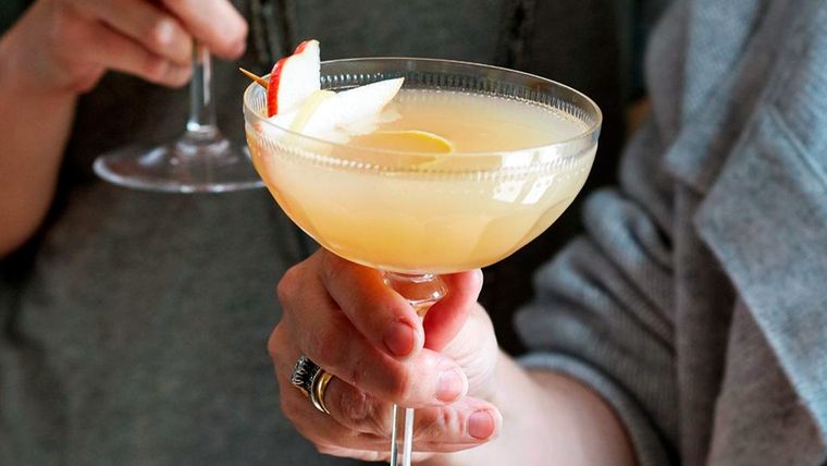 No hace falta ser un experto en coctelería para preparar cócteles en casa. Créditos: Future.