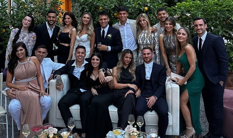 Los campeones del mundo presentes en el casamiento de Agustina Gandolfo y Lautaro Martinez.