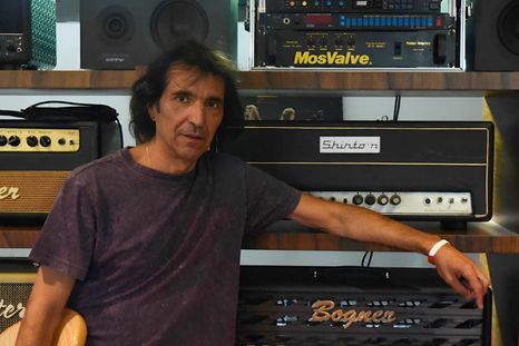 Conmoción por la muerte del guitarrista. Conmoción por la muerte del guitarrista.