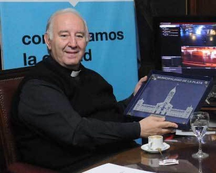 Creo que hay que ubicar a Francisco en el marco de todo el pensamiento social de la Iglesia. Creo que hay que ubicar a Francisco en el marco de todo el pensamiento social de la Iglesia.