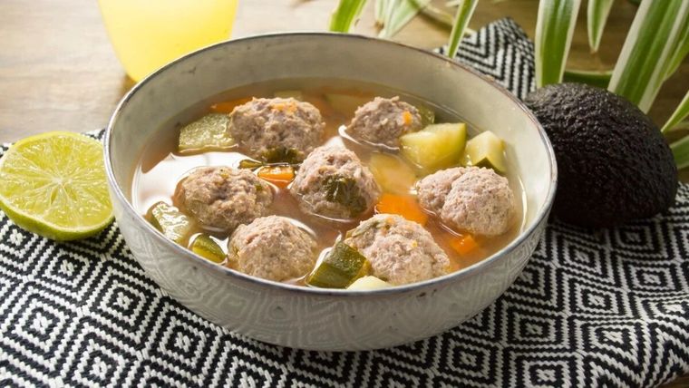 Estas deliciosas albóndigas en caldo se ganarán tu corazón ¡te lo podemos asegurar!