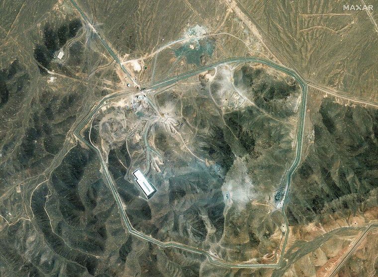 El complejo nuclear subterráneo iraní de Fordo, fotografiado desde arriba, fue atacado recientemente por Estados Unidos con bombas "destructoras de búnkeres".