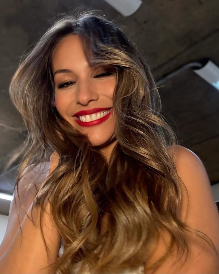 Pampita en modo otoño con un look monócromo. Foto: Instagram: pampitaoficial