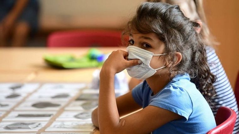 Los niños que padecen diabetes tipo 1 deben medirse la glucosa hasta 10 veces al día Foto: GETTY IMAGES