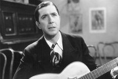 se reavivan los mitos y misterios por la muerte de gardel