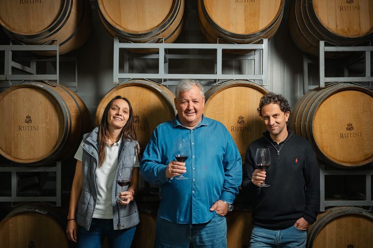 Mariano y Juan Pablo junto a Martina Galeano. Mariano y Juan Pablo junto a Martina Galeano.